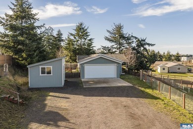 Beautiful & bright home with extensive upgrades & vaulted - photo 36