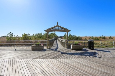 Beautifully renovated 2 bedroom, 2 bathroom residence in the - photo 38