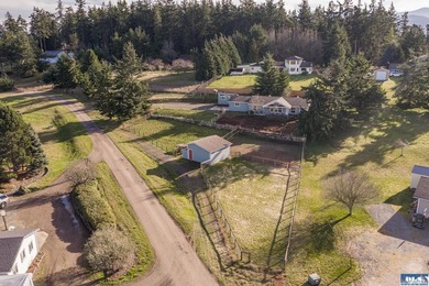 Beautiful & bright home with extensive upgrades & vaulted - photo 39