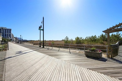 Beautifully renovated 2 bedroom, 2 bathroom residence in the - photo 39