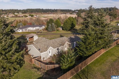 Beautiful & bright home with extensive upgrades & vaulted - photo 40