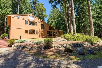 Tucked away on a private road in the desirable Deer Park area - photo 1