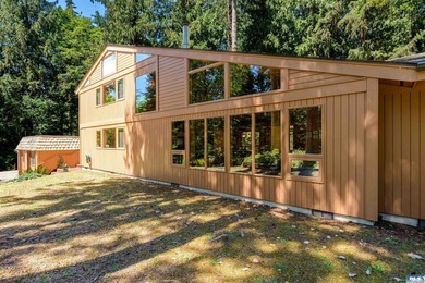 Tucked away on a private road in the desirable Deer Park area - photo 4