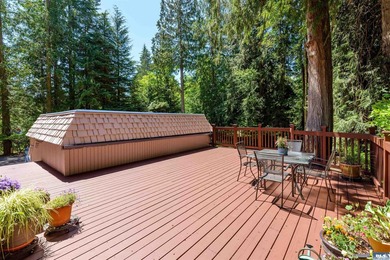 Tucked away on a private road in the desirable Deer Park area - photo 8