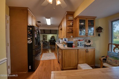 Tucked away where water meets wilderness, this 3-bedroom - photo 4