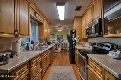 Tucked away where water meets wilderness, this 3-bedroom - photo 6