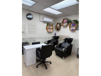 Well-established beauty salon opportunity located in a central - photo 5
