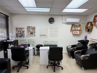 Well-established beauty salon opportunity located in a central - photo 6