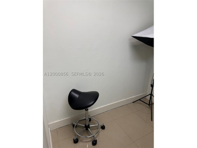Well-established beauty salon opportunity located in a central - photo 10