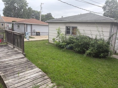 Discover the potential in this charming 3-bedroom, 1-bath home - photo 8