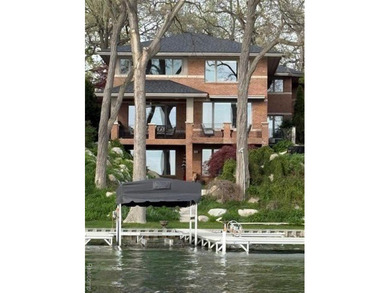 Union Lake - Oakland County Home Active Under Contract in West Bloomfield Michigan