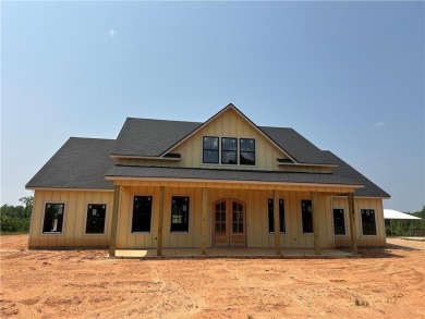 Lake Home ActiveUnderContr in Salem, Alabama