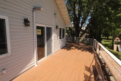 Welcome to Island Lake! This 3-bedroom, 2-bath home with 100 - photo 21