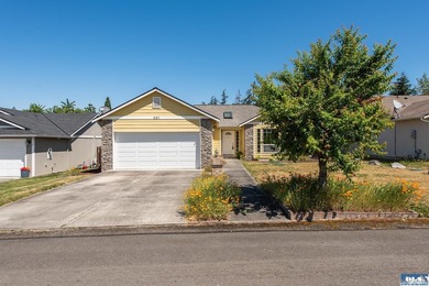 Beautiful one owner home in Sun Meadows located just east of - photo 2