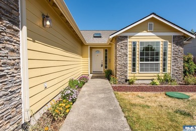 Beautiful one owner home in Sun Meadows located just east of - photo 3