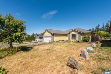 Beautiful one owner home in Sun Meadows located just east of - photo 4