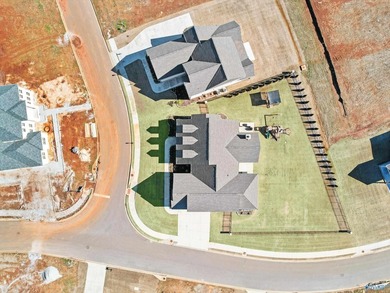 This beautifully upgraded 4BR/3.5BA home offers luxury finishes - photo 43
