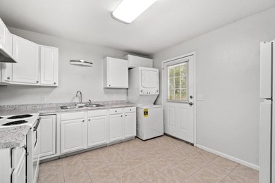 Apartment complex with 4 duplex units and 8 total rental units - photo 2