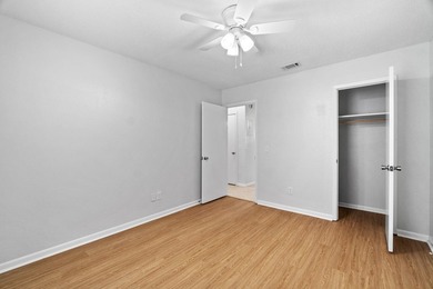Apartment complex with 4 duplex units and 8 total rental units - photo 8