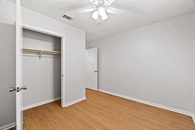 Apartment complex with 4 duplex units and 8 total rental units - photo 9