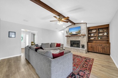 Welcome to highly sought-after Bluewater Bay, where charm - photo 8