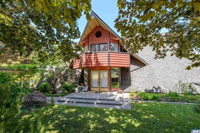 Nestled in the heart of sunny Sequim, this stunning A-frame home - photo 7