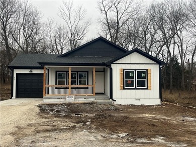 Linn Valley Lakes Home For Sale in Linn Valley Kansas