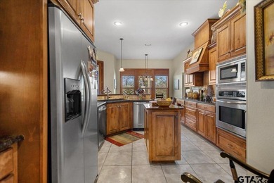 Experience the perfect blend of comfort, luxury, and East Texas - photo 13