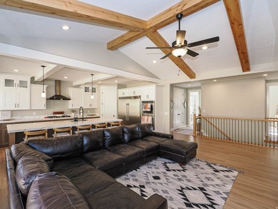 Beautiful 6 bedroom family home with full main floor living and - photo 17