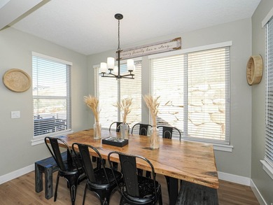 Beautiful 6 bedroom family home with full main floor living and - photo 24