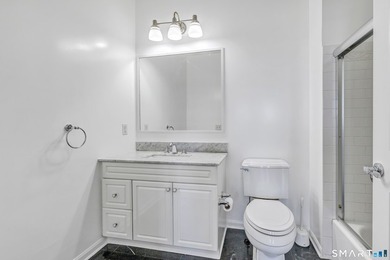 A rare 1,359 sq. ft. urban sanctuary! This luxury 3BR/2BA - photo 32