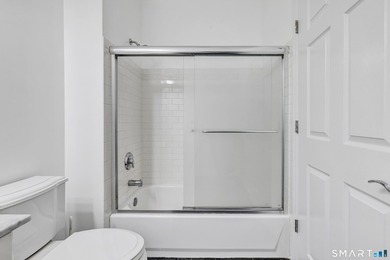 A rare 1,359 sq. ft. urban sanctuary! This luxury 3BR/2BA - photo 34