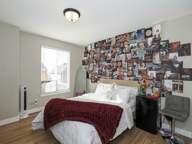Beautiful 6 bedroom family home with full main floor living and - photo 35