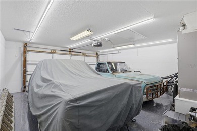 Virtually Staged. Welcome to this beautifully maintained - photo 36