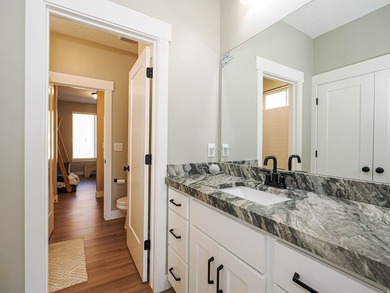 Beautiful 6 bedroom family home with full main floor living and - photo 41