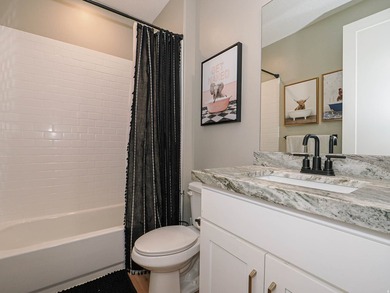Beautiful 6 bedroom family home with full main floor living and - photo 42