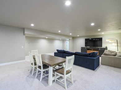 Beautiful 6 bedroom family home with full main floor living and - photo 47