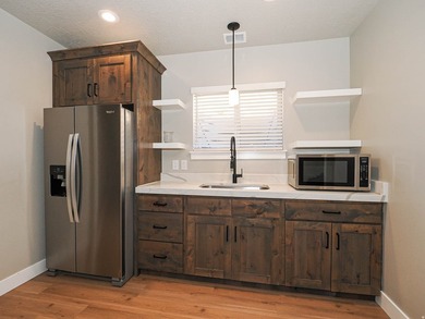 Beautiful 6 bedroom family home with full main floor living and - photo 49