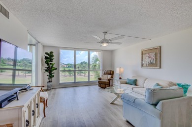 Lake Condo For Sale in Palm Beach Gardens, Florida