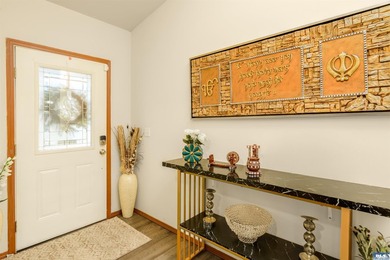 Beautifully maintained 2014-built home in a convenient Port - photo 3