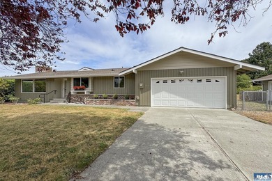 Move right into this beautifully remodeled 3 BR, 2 BA rambler - photo 2