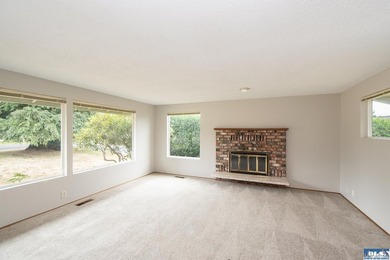 Move right into this beautifully remodeled 3 BR, 2 BA rambler - photo 3