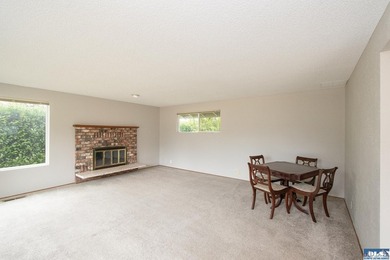 Move right into this beautifully remodeled 3 BR, 2 BA rambler - photo 7