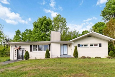 Lake Cumberland Home For Sale in Burnside Kentucky