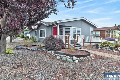 Built in 2001 and located in desirable Hendrickson Park, this - photo 2