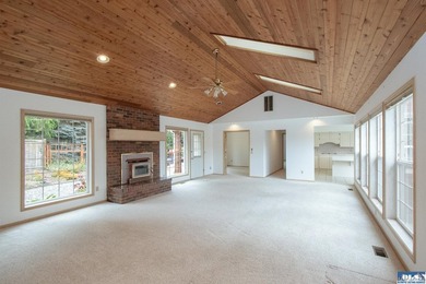 One level, 3 bedroom, 2 bath home with a den, located on the - photo 5