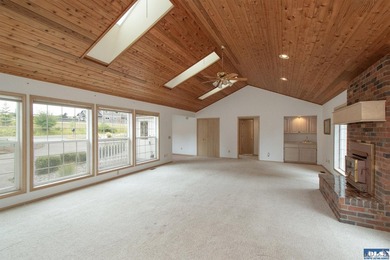 One level, 3 bedroom, 2 bath home with a den, located on the - photo 7