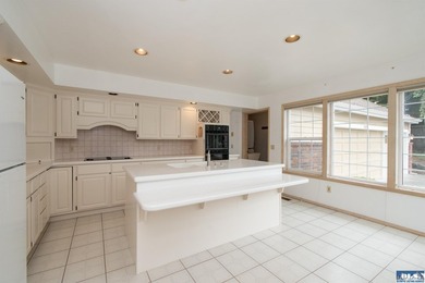One level, 3 bedroom, 2 bath home with a den, located on the - photo 9
