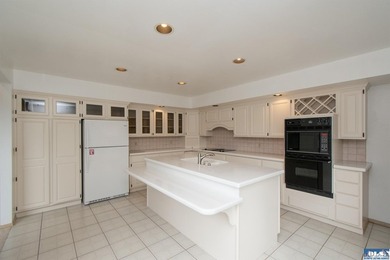 One level, 3 bedroom, 2 bath home with a den, located on the - photo 10