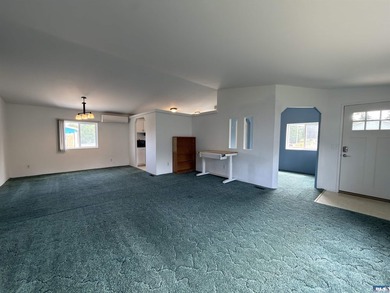 Fresh, comfortable, and move-in ready, this 3 bed, 2 bath home - photo 3